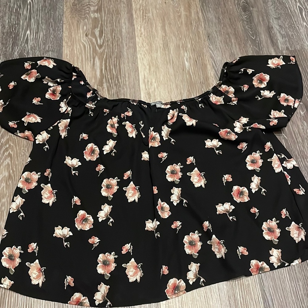 Charlotte Russe Women’s XL floral going out top - Picture 1 of 3